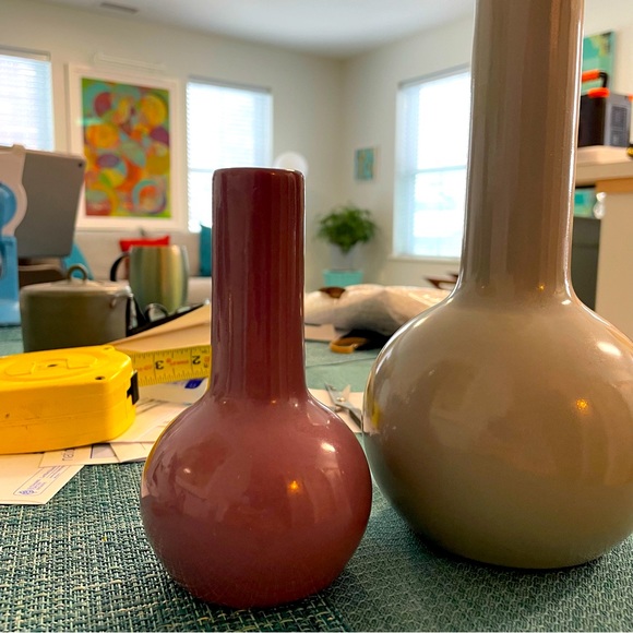 Vintage Gord Ceramic Vases Large Grey and Smaller Purple Great Color and Design - Picture 7 of 11